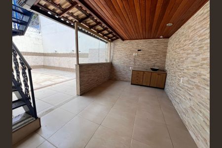 Casa à venda com 322m², 3 quartos e 1 vagaÁrea comum