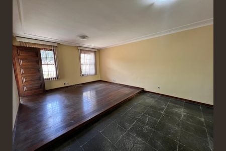 Casa à venda com 322m², 3 quartos e 1 vagaSala