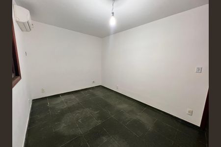 Casa à venda com 322m², 3 quartos e 1 vagaQuarto