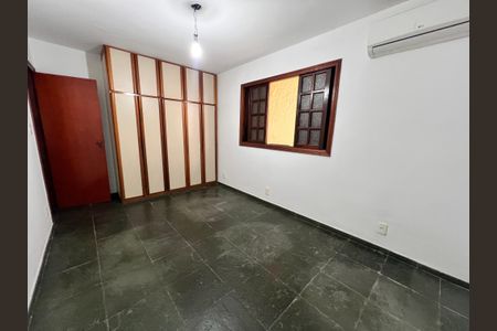 Casa à venda com 322m², 3 quartos e 1 vagaQuarto