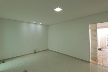 Casa à venda com 140m², 4 quartos e 3 vagas Casa à venda com 140m², 4 quartos e 3 vagasSala