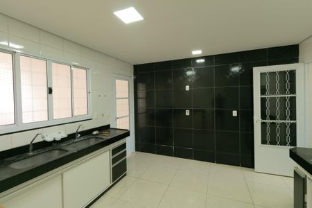 Casa à venda com 140m², 4 quartos e 3 vagas Casa à venda com 140m², 4 quartos e 3 vagasCozinha