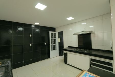 Casa à venda com 140m², 4 quartos e 3 vagas Casa à venda com 140m², 4 quartos e 3 vagasCozinha