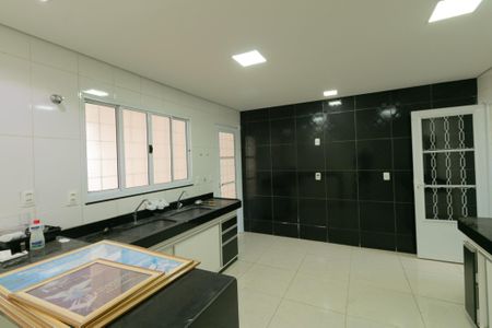 Casa à venda com 140m², 4 quartos e 3 vagas Casa à venda com 140m², 4 quartos e 3 vagasCozinha