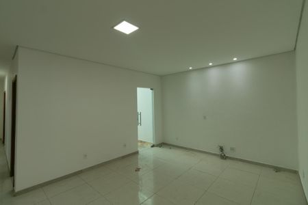 Casa à venda com 140m², 4 quartos e 3 vagas Casa à venda com 140m², 4 quartos e 3 vagasSala