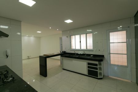 Casa à venda com 140m², 4 quartos e 3 vagas Casa à venda com 140m², 4 quartos e 3 vagasCozinha