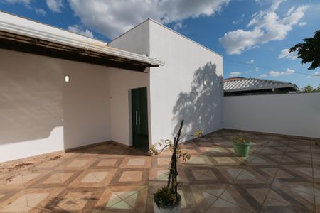 Casa à venda com 140m², 4 quartos e 3 vagas Casa à venda com 140m², 4 quartos e 3 vagasVaranda