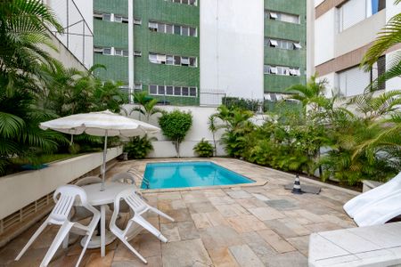 Apartamento à venda com 115m², 3 quartos e 2 vagas Apartamento à venda com 115m², 3 quartos e 2 vagasÁrea Comum - Piscina