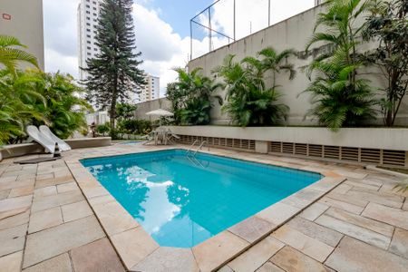 Apartamento à venda com 115m², 3 quartos e 2 vagas Apartamento à venda com 115m², 3 quartos e 2 vagasÁrea Comum - Piscina