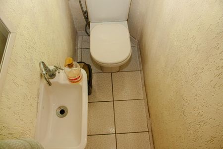 Casa à venda com 106m², 2 quartos e sem vaga Casa à venda com 106m², 2 quartos e sem vagaBanheiro de Serviço