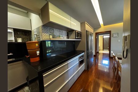 Casa à venda com 400m², 8 quartos e 5 vagasCozinha 