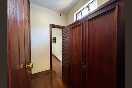 Casa à venda com 400m², 8 quartos e 5 vagasSuíte 2