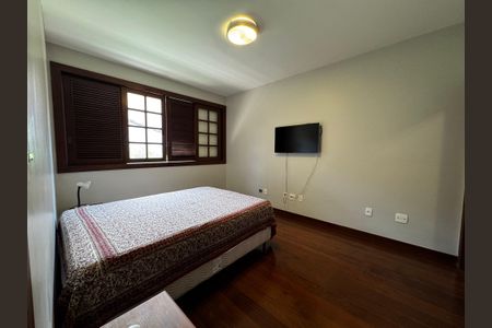 Casa à venda com 400m², 8 quartos e 5 vagasSuíte 1