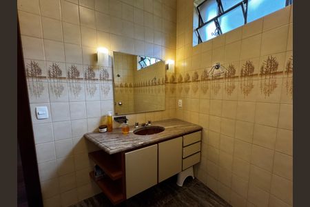 Casa à venda com 400m², 8 quartos e 5 vagasBanheiro da Suíte 2