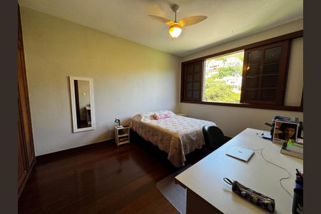 Casa à venda com 400m², 8 quartos e 5 vagasQuarto 1