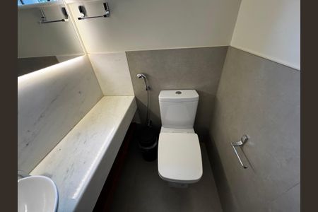 Casa à venda com 400m², 8 quartos e 5 vagasBanheiro 2