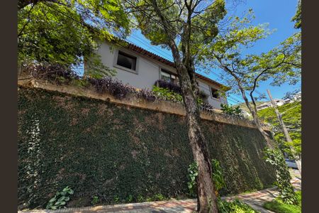 Casa à venda com 400m², 8 quartos e 5 vagasFachada casa