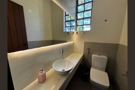 Casa à venda com 400m², 8 quartos e 5 vagasBanheiro 2