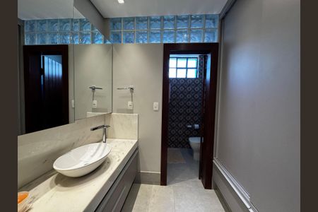 Casa à venda com 400m², 8 quartos e 5 vagasBanheiro 1