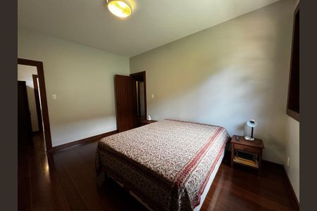 Casa à venda com 400m², 8 quartos e 5 vagasSuíte 1