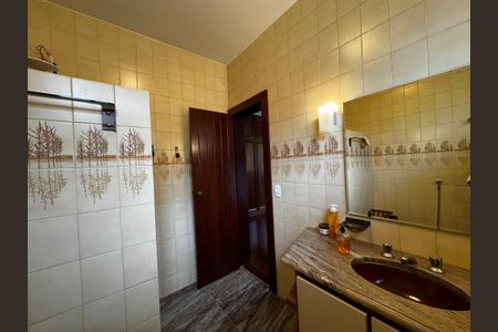 Casa à venda com 400m², 8 quartos e 5 vagasBanheiro da Suíte 2