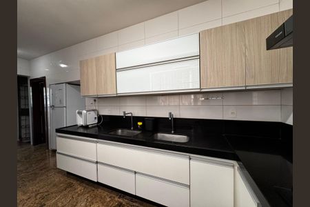 Casa à venda com 400m², 8 quartos e 5 vagasCozinha 