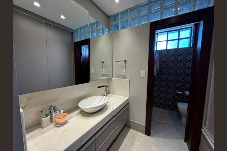 Casa à venda com 400m², 8 quartos e 5 vagasBanheiro 1