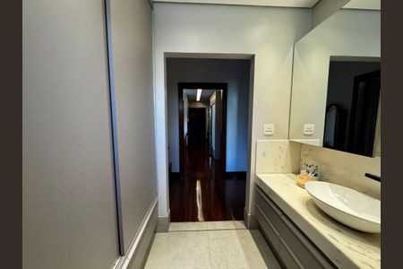 Casa à venda com 400m², 8 quartos e 5 vagasBanheiro 1