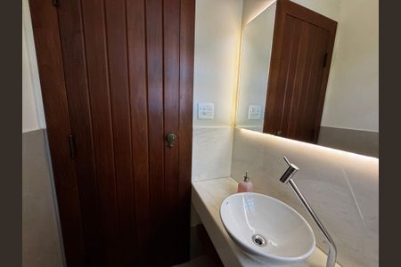 Casa à venda com 400m², 8 quartos e 5 vagasBanheiro 2