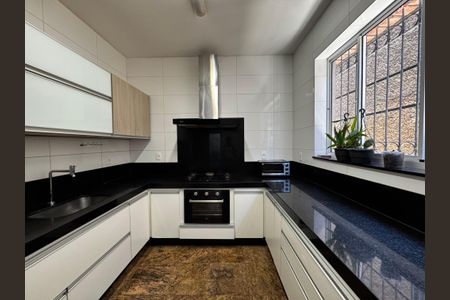 Casa à venda com 400m², 8 quartos e 5 vagasCozinha 