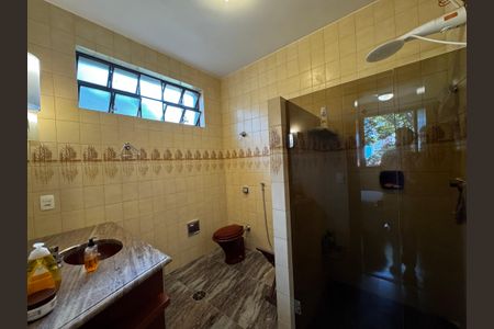 Casa à venda com 400m², 8 quartos e 5 vagasBanheiro da Suíte 2