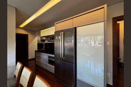 Casa à venda com 400m², 8 quartos e 5 vagasCozinha 