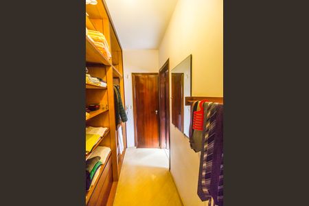 Casa de condomínio para alugar com 480m², 4 quartos e 6 vagasCloset da suíte 2