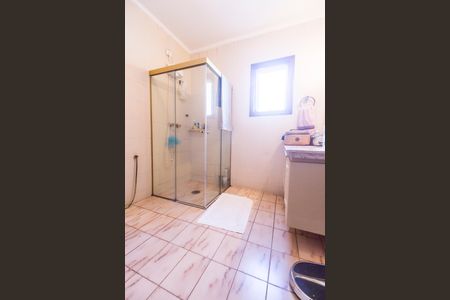 Casa de condomínio para alugar com 480m², 4 quartos e 6 vagasBanheiro da Suíte 3