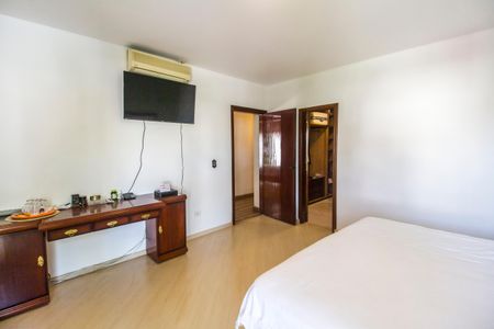 Casa de condomínio para alugar com 480m², 4 quartos e 6 vagasSuíte 3