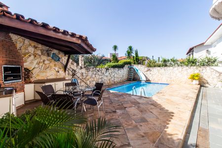 Casa de condomínio para alugar com 480m², 4 quartos e 6 vagasPiscina