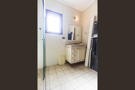 Casa de condomínio para alugar com 480m², 4 quartos e 6 vagasBanheiro da Suíte 4