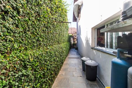 Casa de condomínio para alugar com 480m², 4 quartos e 6 vagasCorredor