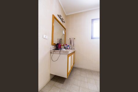 Casa de condomínio para alugar com 480m², 4 quartos e 6 vagasBanheiro da Suíte 1