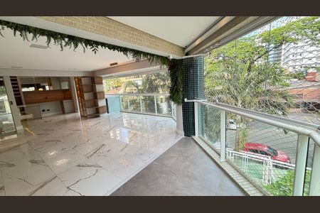 Apartamento à venda com 165m², 3 quartos e 4 vagasVaranda