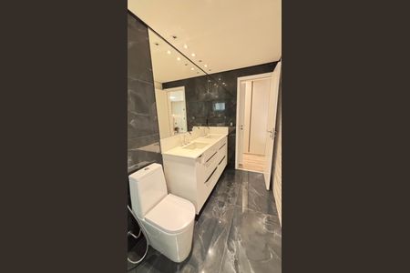 Apartamento à venda com 165m², 3 quartos e 4 vagasBanheiro da Suíte 1