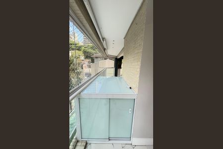 Apartamento à venda com 165m², 3 quartos e 4 vagasSala - Lareira Varanda