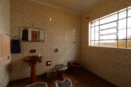 Casa à venda com 384m², 4 quartos e 2 vagasBanheiro 1