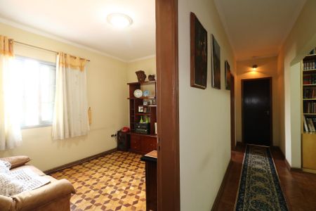 Casa à venda com 384m², 4 quartos e 2 vagasCorredor piso superior