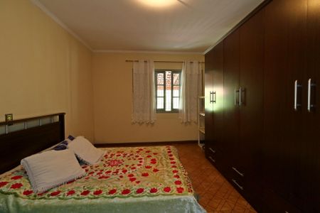 Casa à venda com 384m², 4 quartos e 2 vagasQuarto 4