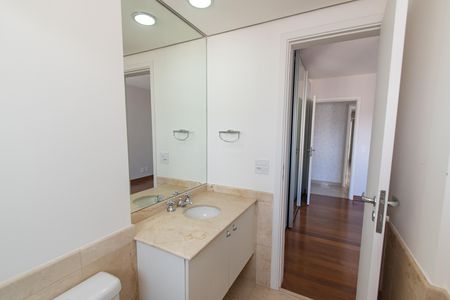 Apartamento para alugar com 342m², 4 quartos e 4 vagas Apartamento para alugar com 342m², 4 quartos e 4 vagasBanheiro da suíte 1