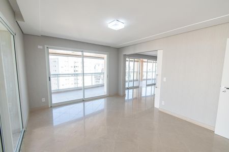 Apartamento para alugar com 342m², 4 quartos e 4 vagas Apartamento para alugar com 342m², 4 quartos e 4 vagasSala de jantar