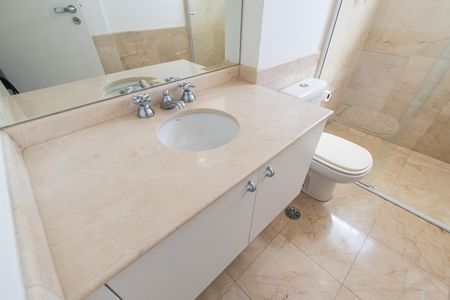 Apartamento para alugar com 342m², 4 quartos e 4 vagas Apartamento para alugar com 342m², 4 quartos e 4 vagasBanheiro da suíte 2