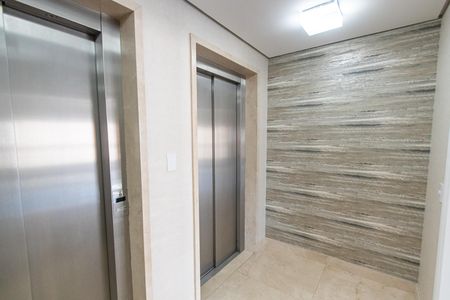 Apartamento para alugar com 342m², 4 quartos e 4 vagas Apartamento para alugar com 342m², 4 quartos e 4 vagasHall exclusivo dos elevadores