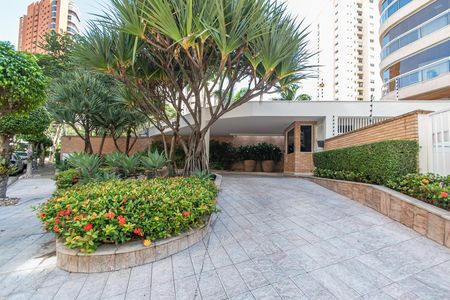 Apartamento para alugar com 342m², 4 quartos e 4 vagas Apartamento para alugar com 342m², 4 quartos e 4 vagasEntrada